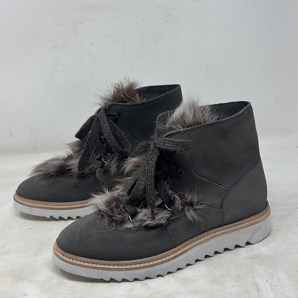 Johnston & Murphy women’s suede and fur lace up Ankle Boots size 6.5
